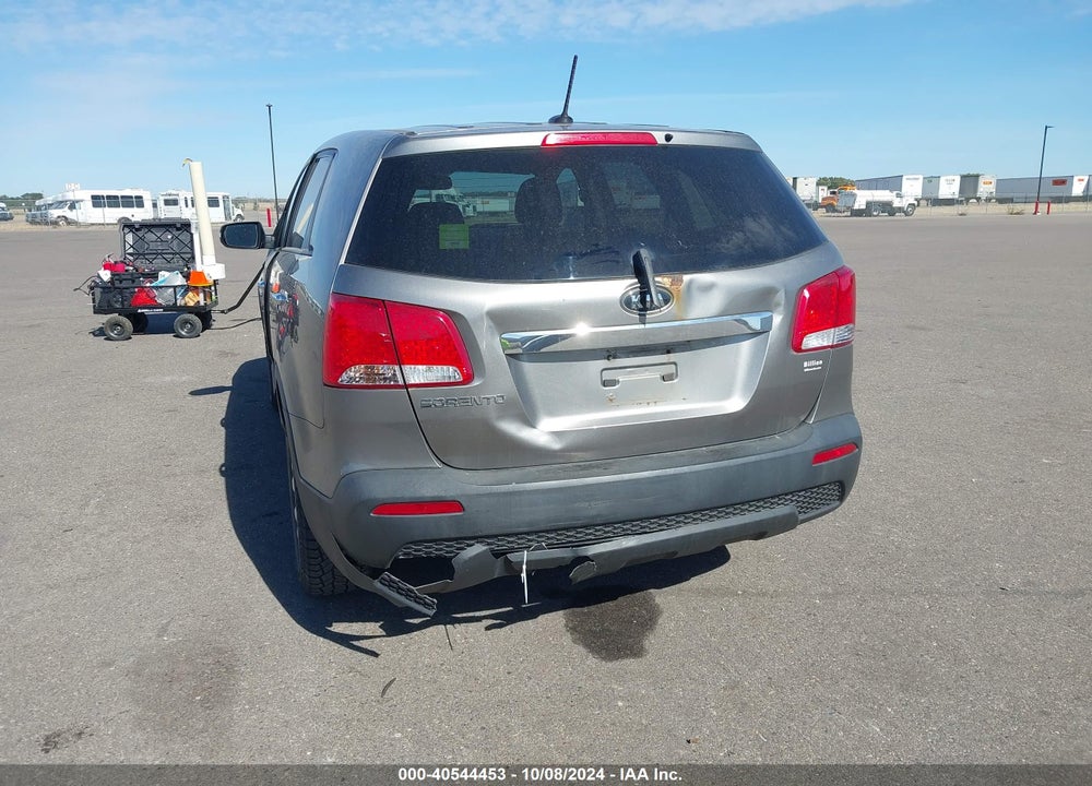 2011 KIA SORENTO LX VIN: 5XYKTCA16BG072584