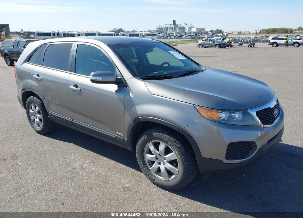 2011 KIA SORENTO LX VIN: 5XYKTCA16BG072584