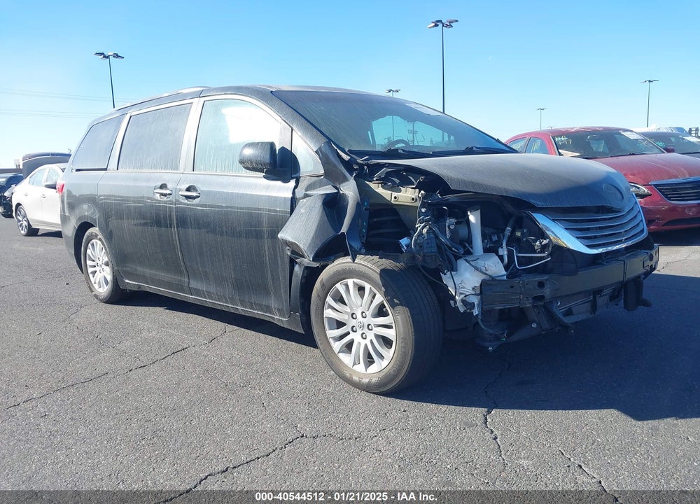 2017 TOYOTA SIENNA XLE 8 PASSENGER VIN: 5TDYZ3DC8HS844892