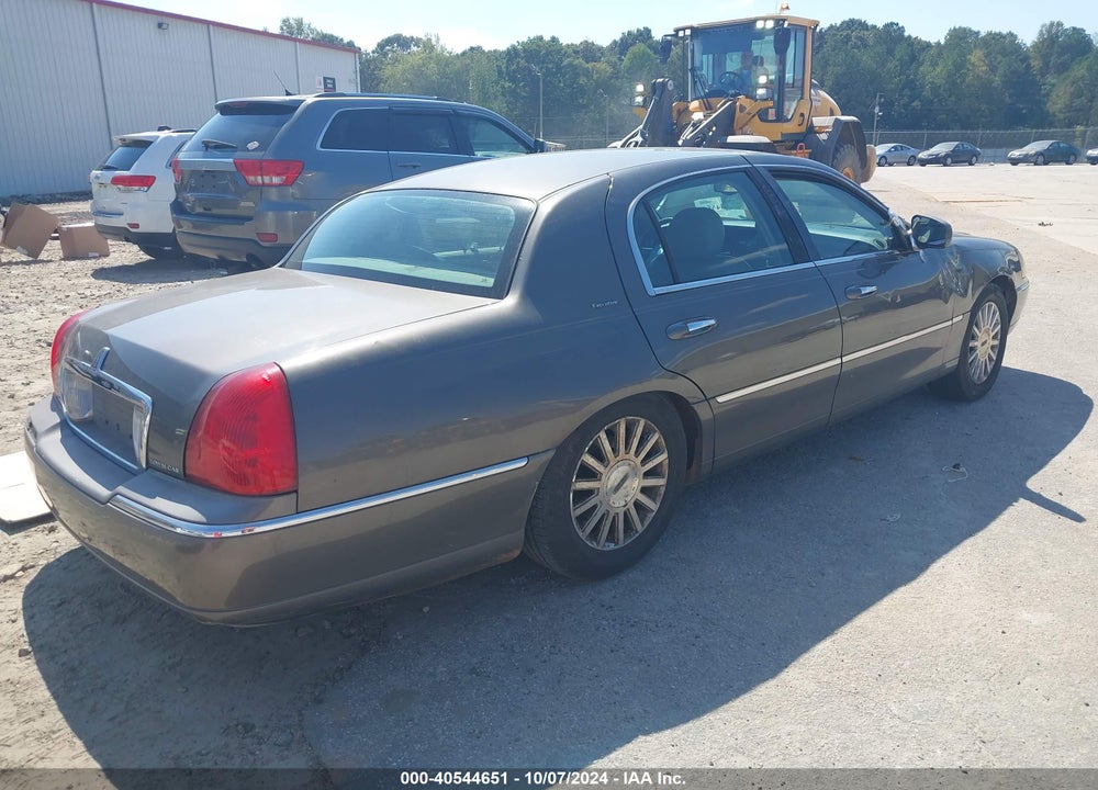 2003 LINCOLN TOWN CAR EXECUTIVE VIN: 1LNHM81W03Y646231