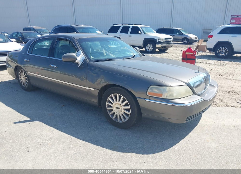 2003 LINCOLN TOWN CAR EXECUTIVE VIN: 1LNHM81W03Y646231