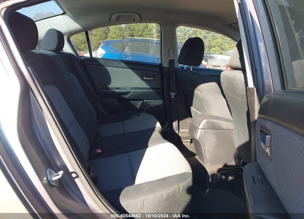 2006 MAZDA 3 I VIN: JM1BK12FX61407885
