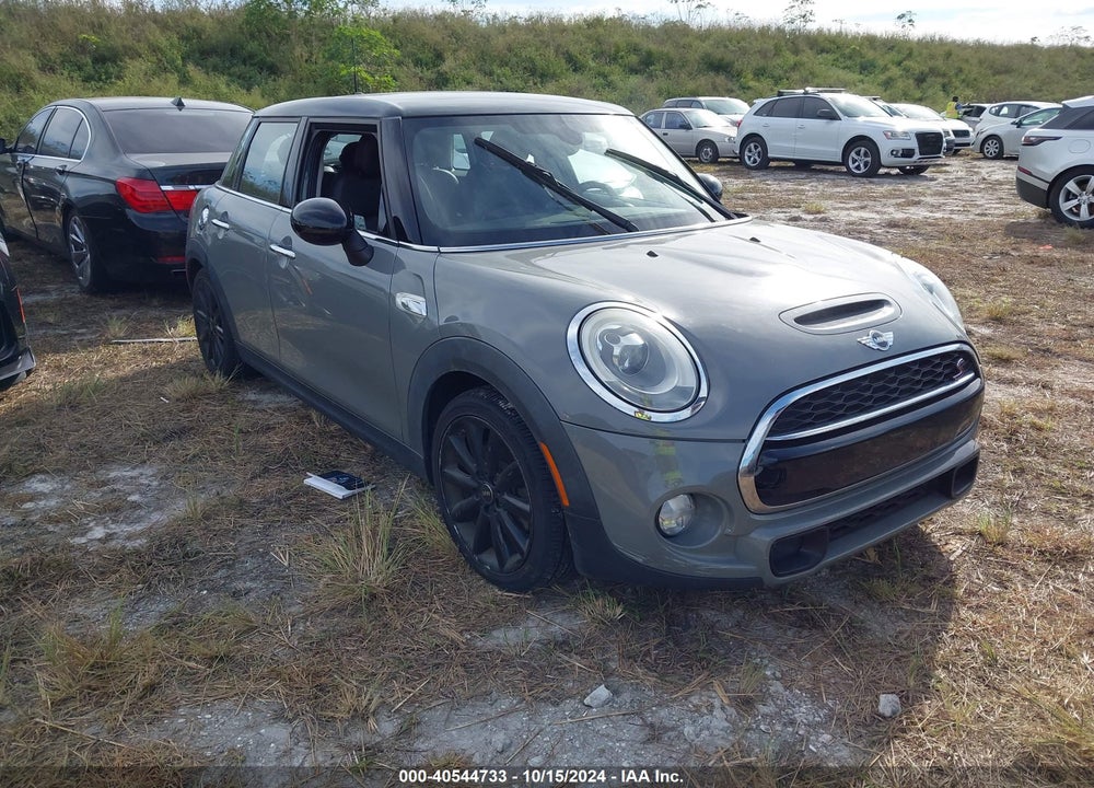 2015 MINI HARDTOP COOPER S VIN: WMWXU3C54F2B57992