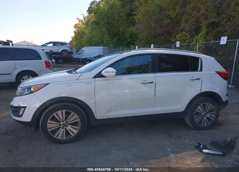 2016 KIA SPORTAGE EX VIN: KNDPCCAC2G7830402