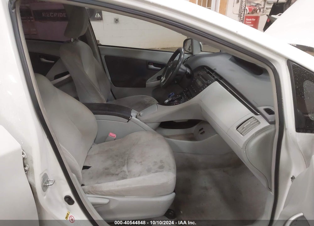 2011 TOYOTA PRIUS TWO VIN: JTDKN3DU8B1440103