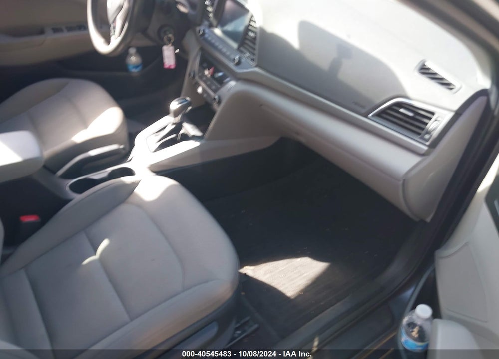 2018 HYUNDAI ELANTRA SE VIN: 5NPD74LF5JH387119