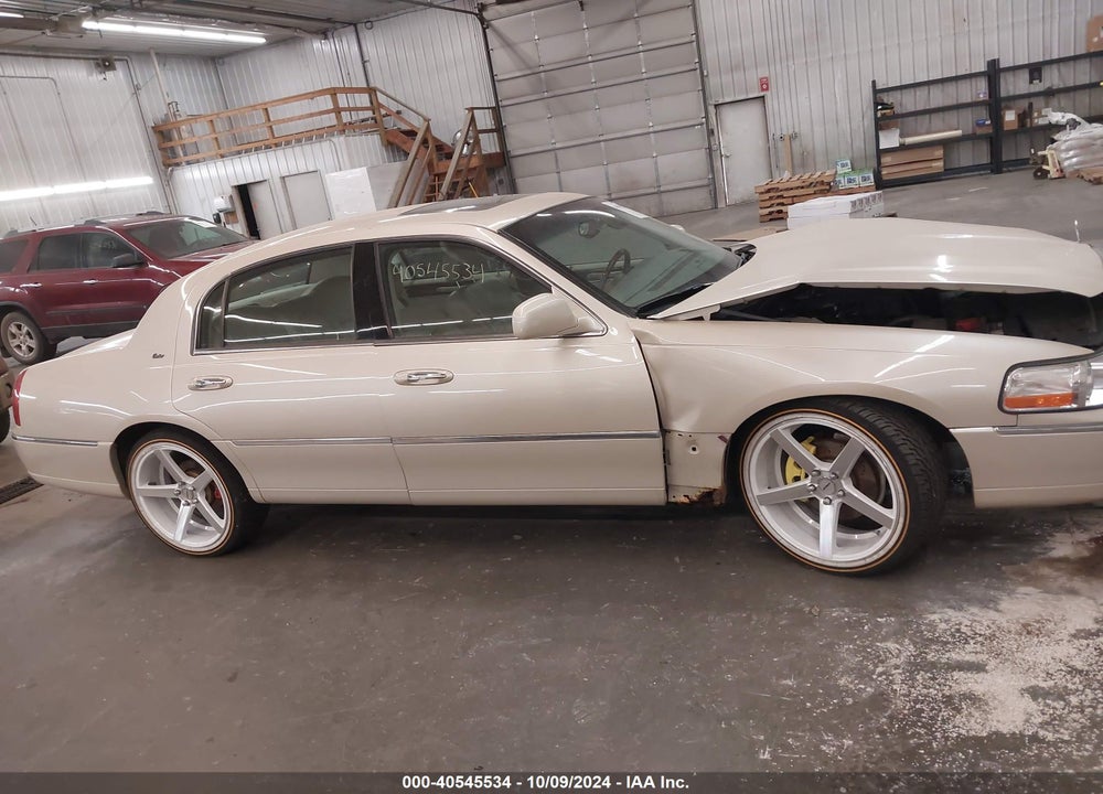 2003 LINCOLN TOWN CAR CARTIER VIN: 1LNHM83W53Y660560