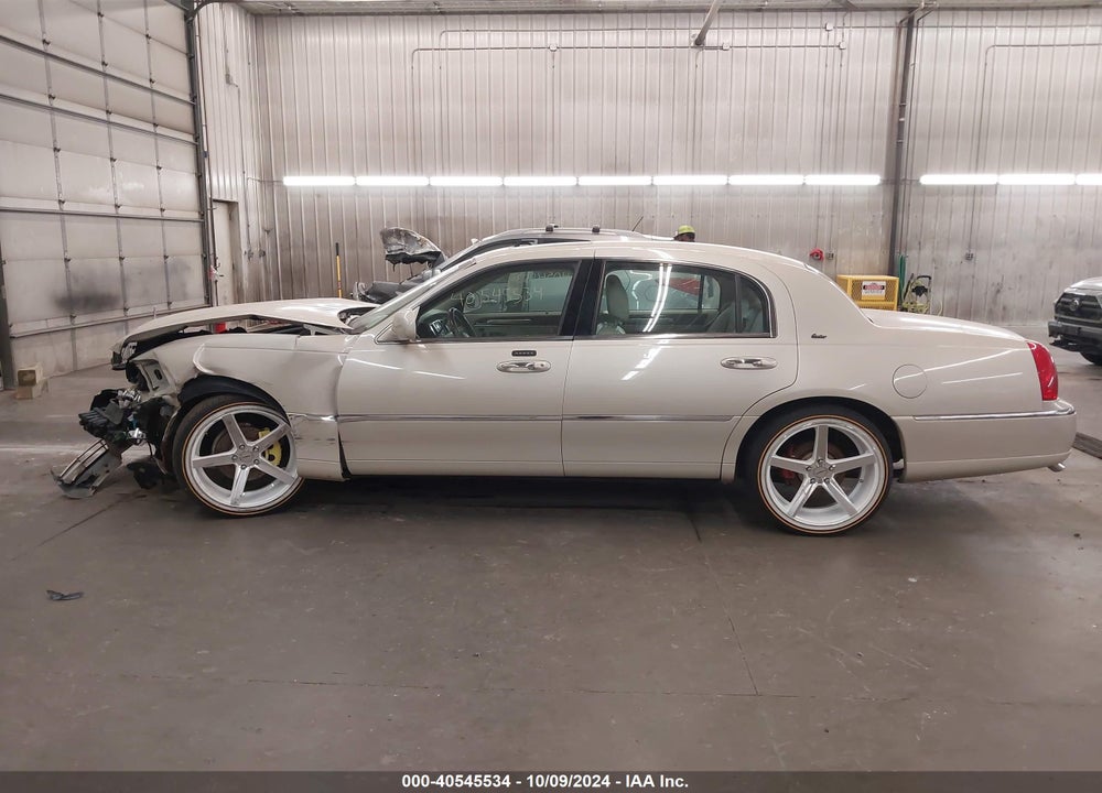 2003 LINCOLN TOWN CAR CARTIER VIN: 1LNHM83W53Y660560