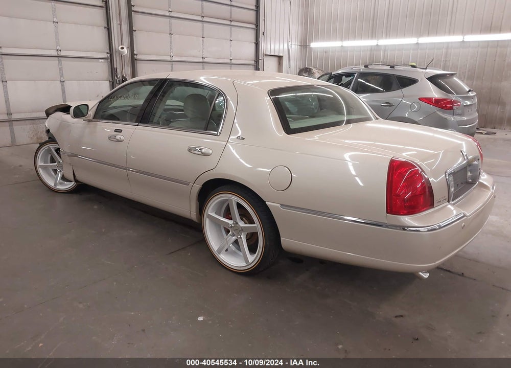 2003 LINCOLN TOWN CAR CARTIER VIN: 1LNHM83W53Y660560
