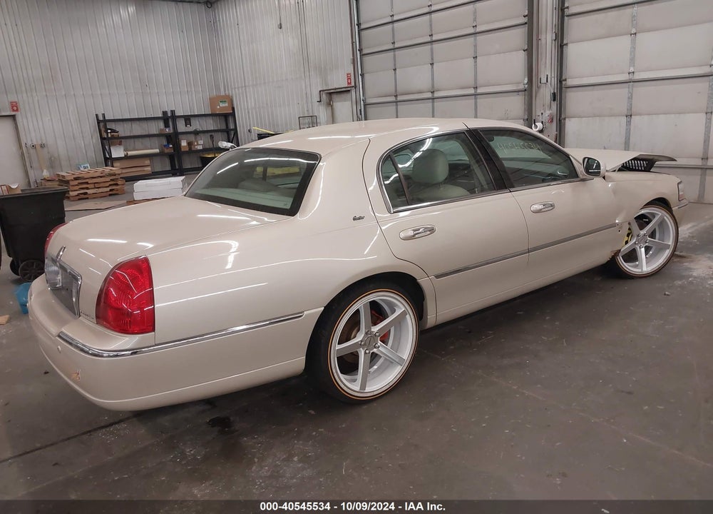2003 LINCOLN TOWN CAR CARTIER VIN: 1LNHM83W53Y660560