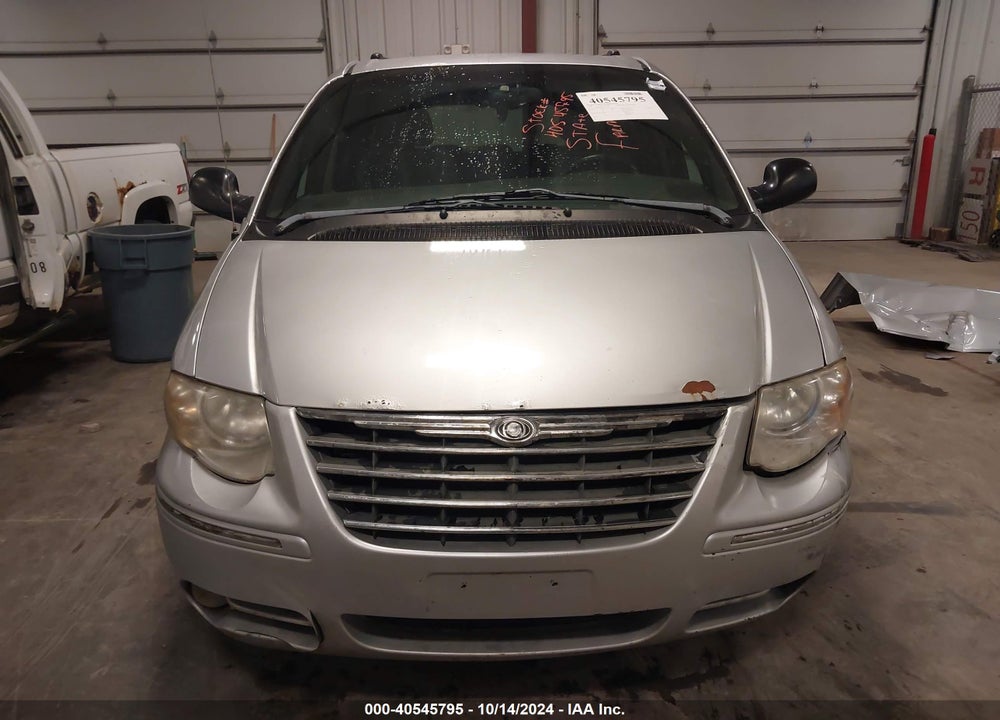 2005 CHRYSLER TOWN & COUNTRY LIMITED VIN: 2C8GP64L95R164361
