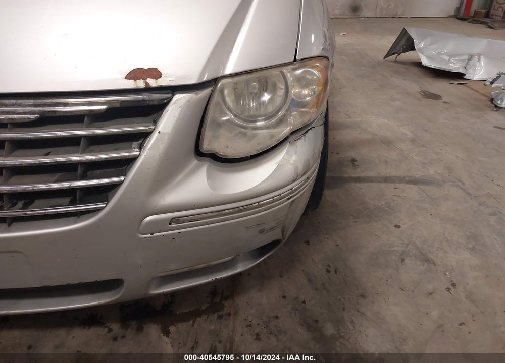 2005 CHRYSLER TOWN & COUNTRY LIMITED VIN: 2C8GP64L95R164361