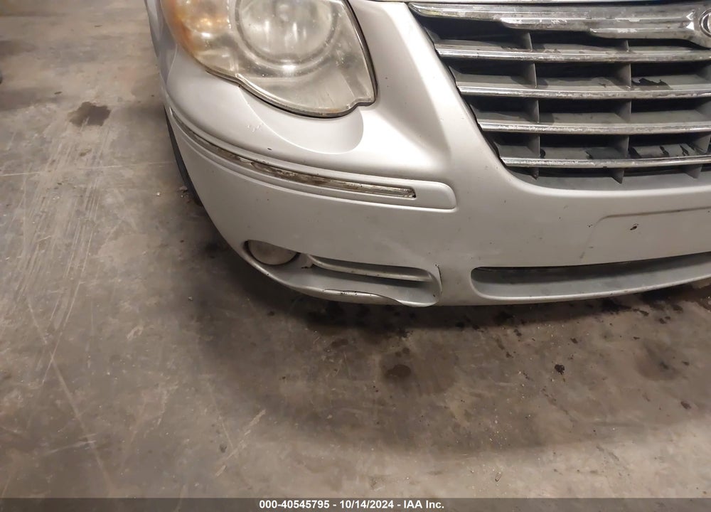 2005 CHRYSLER TOWN & COUNTRY LIMITED VIN: 2C8GP64L95R164361