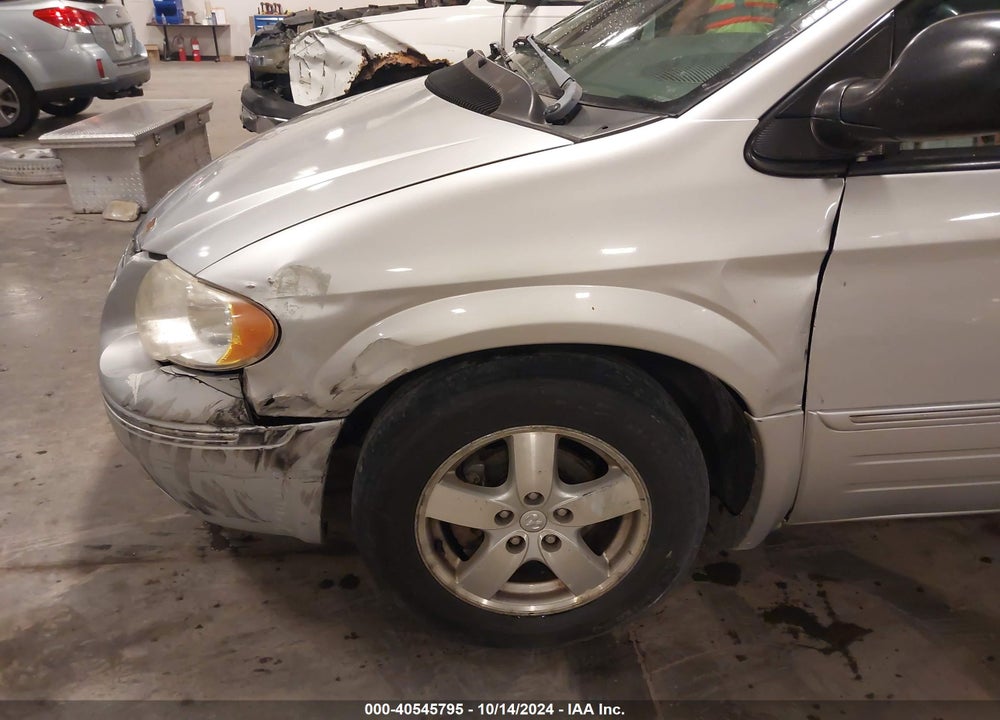 2005 CHRYSLER TOWN & COUNTRY LIMITED VIN: 2C8GP64L95R164361