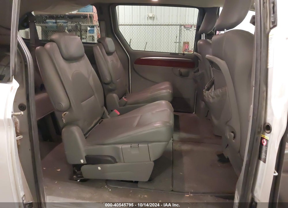 2005 CHRYSLER TOWN & COUNTRY LIMITED VIN: 2C8GP64L95R164361