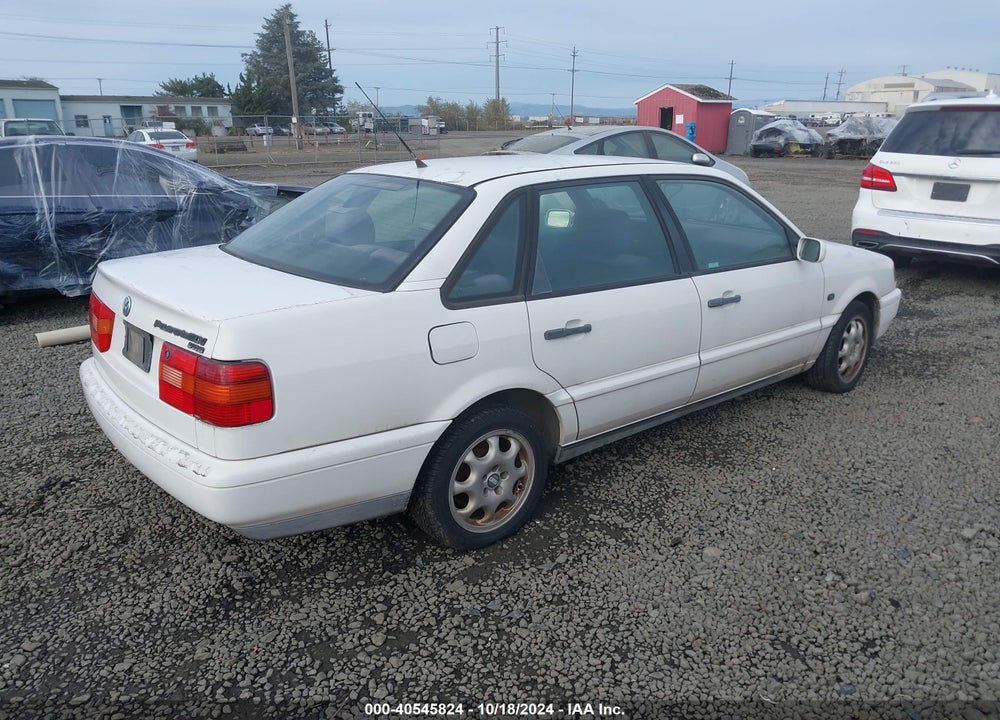 1995 VOLKSWAGEN PASSAT GLX VIN: WVWEE83A2SE071068