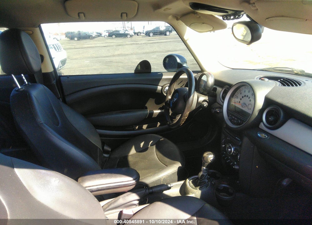 2013 MINI HARDTOP COOPER VIN: WMWSU3C5XDT677743