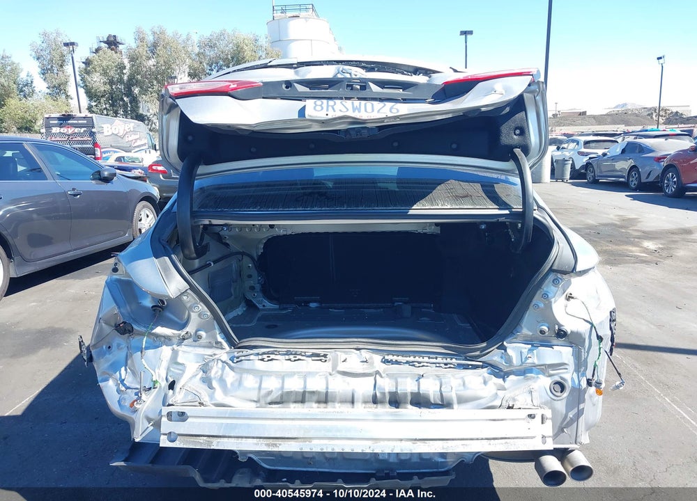 2019 TOYOTA CAMRY SE VIN: 4T1B11HK7KU228196
