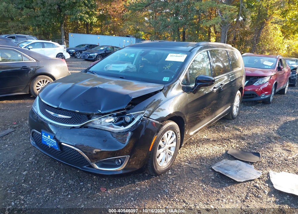 2017 CHRYSLER PACIFICA TOURING L VIN: 2C4RC1BGXHR745452