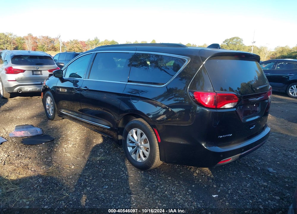 2017 CHRYSLER PACIFICA TOURING L VIN: 2C4RC1BGXHR745452