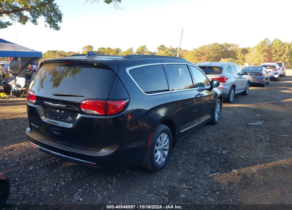 2017 CHRYSLER PACIFICA TOURING L VIN: 2C4RC1BGXHR745452
