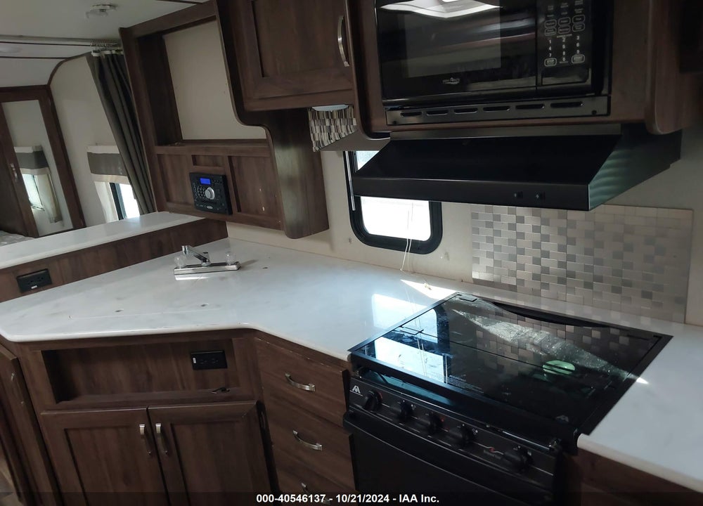 2017 EVERGREEN RV IGO 235RB VIN: 5ZWTGGE22H1010452