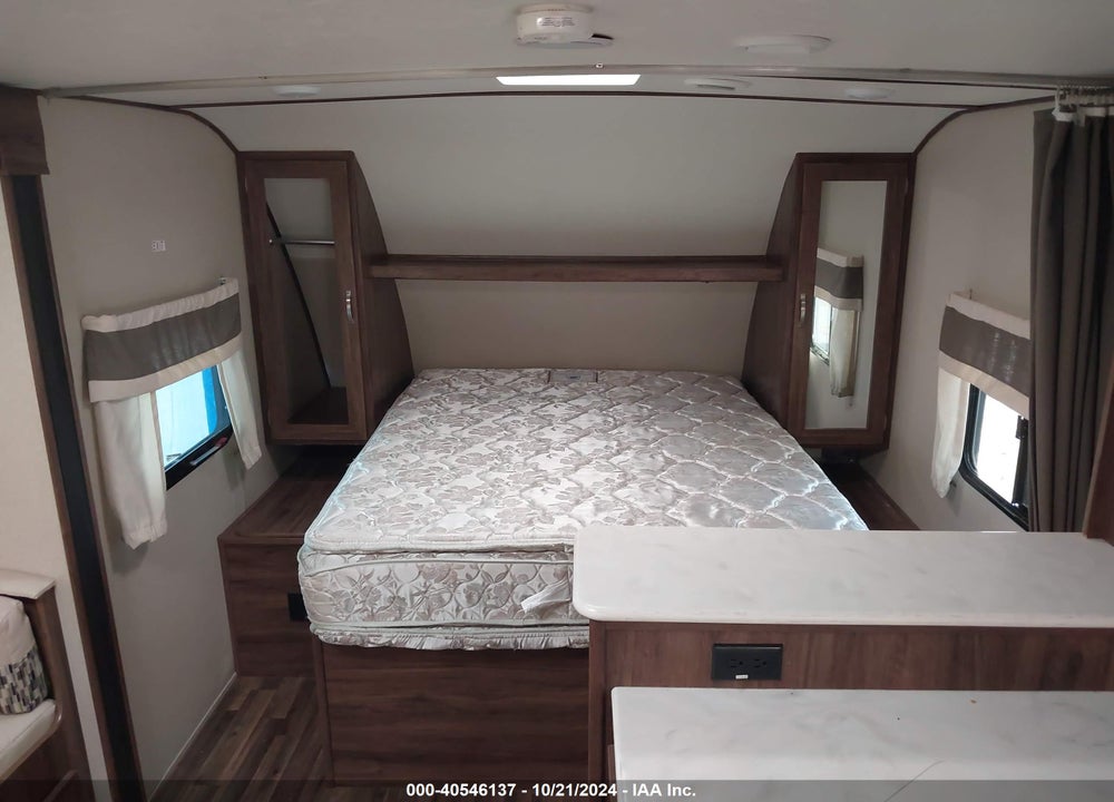 2017 EVERGREEN RV IGO 235RB VIN: 5ZWTGGE22H1010452