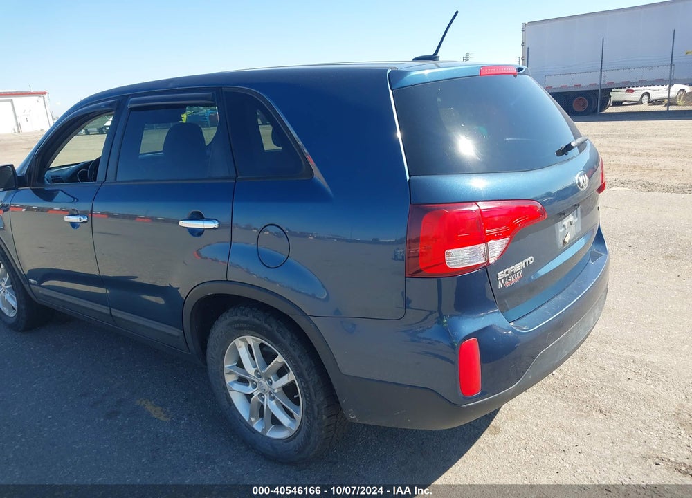 2015 KIA SORENTO LX VIN: 5XYKTCA60FG599473