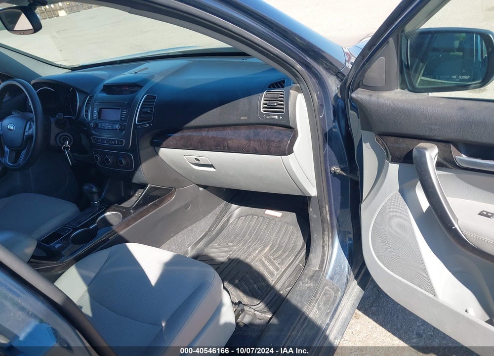 2015 KIA SORENTO LX VIN: 5XYKTCA60FG599473