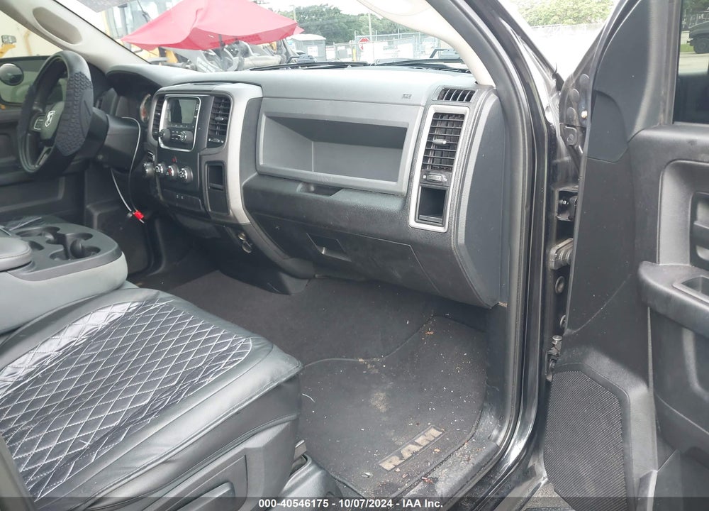 2017 RAM 1500 TRADESMAN QUAD CAB 4X4 6'4 BOX VIN: 1C6RR7FT8HS554322