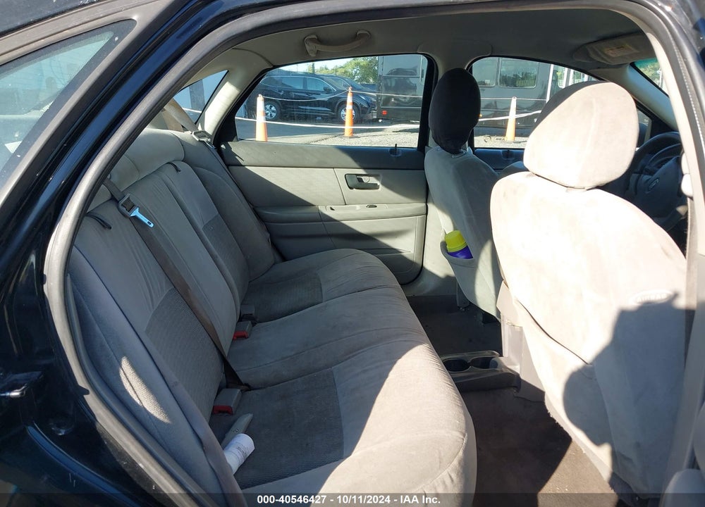 2005 FORD TAURUS SE VIN: 1FAHP53U05A111181