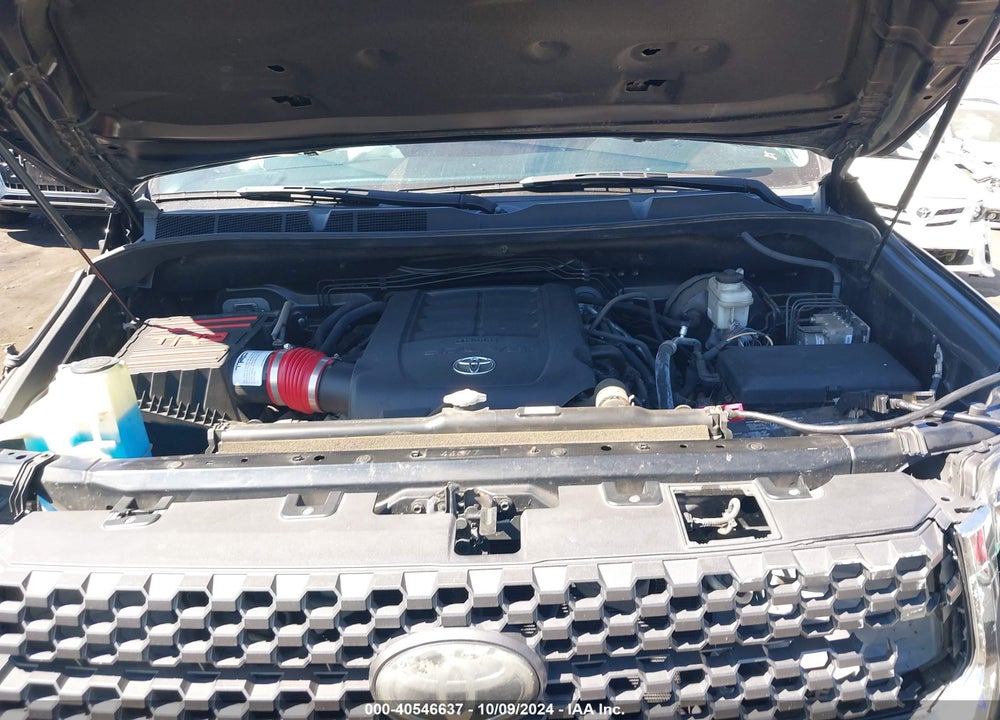 2018 TOYOTA TUNDRA SR5 5.7L V8 VIN: 5TFUY5F18JX700736