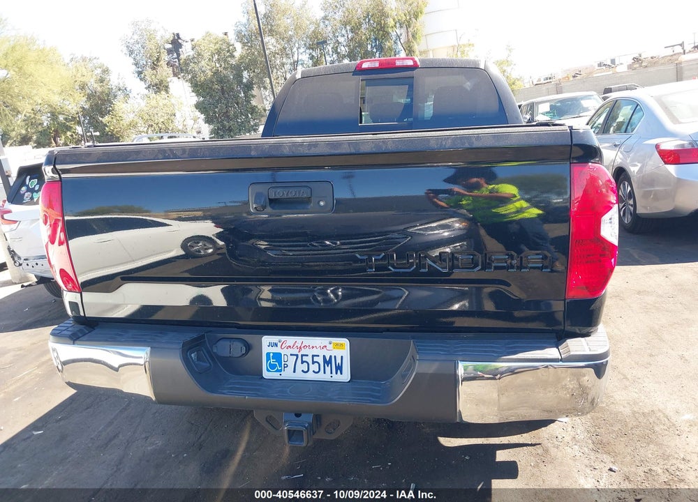 2018 TOYOTA TUNDRA SR5 5.7L V8 VIN: 5TFUY5F18JX700736
