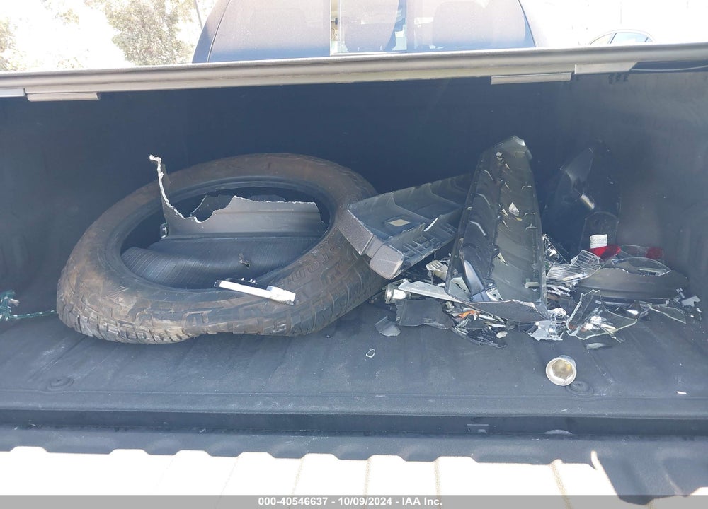 2018 TOYOTA TUNDRA SR5 5.7L V8 VIN: 5TFUY5F18JX700736