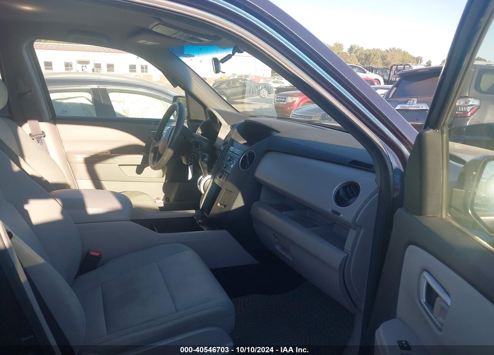 2010 HONDA PILOT LX VIN: 5FNYF4H2XAB010858