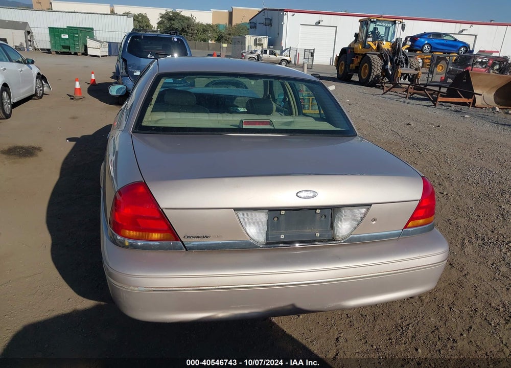 1998 FORD CROWN VICTORIA VIN: 2FAFP73W0WX125305