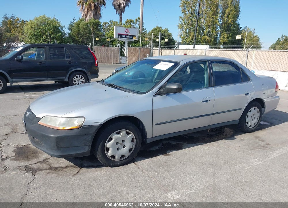 1998 HONDA ACCORD LX VIN: 1HGCG5647WA194319