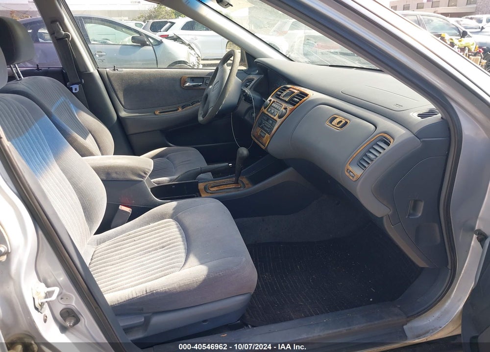 1998 HONDA ACCORD LX VIN: 1HGCG5647WA194319
