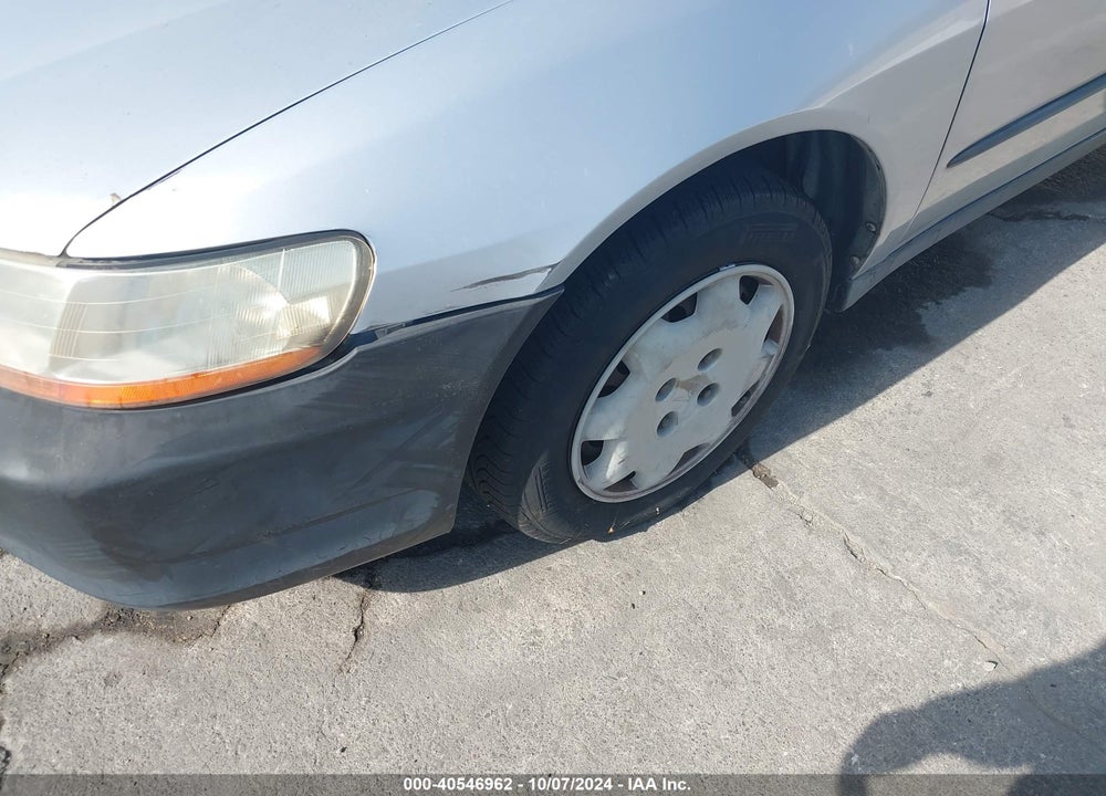 1998 HONDA ACCORD LX VIN: 1HGCG5647WA194319