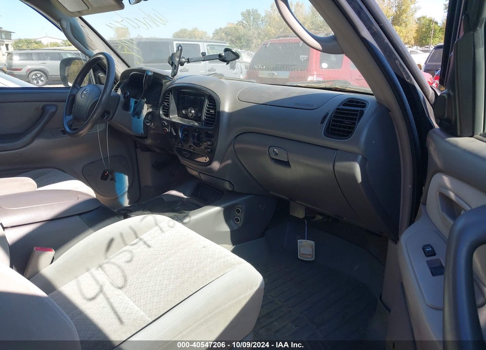 2005 TOYOTA TUNDRA SR5 V8 VIN: 5TBDT44105S478421