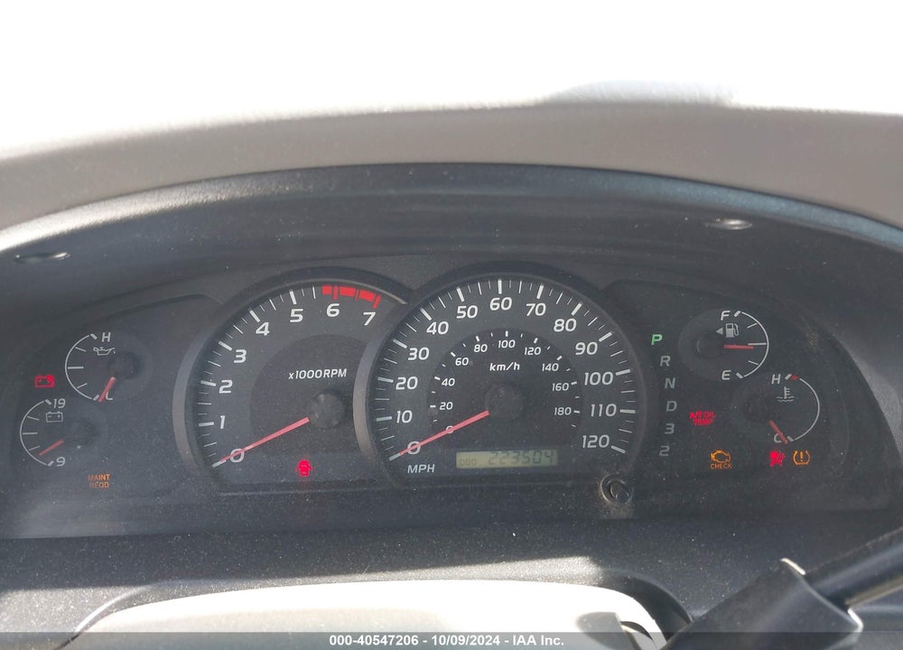 2005 TOYOTA TUNDRA SR5 V8 VIN: 5TBDT44105S478421