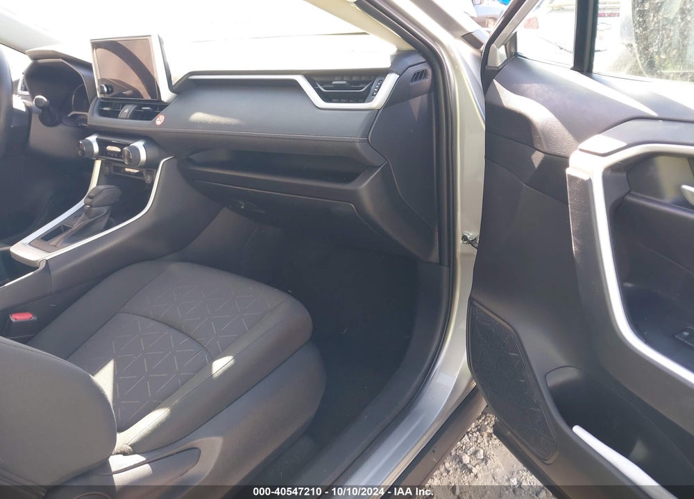 2024 TOYOTA RAV4 XLE VIN: 2T3W1RFV4RW303838