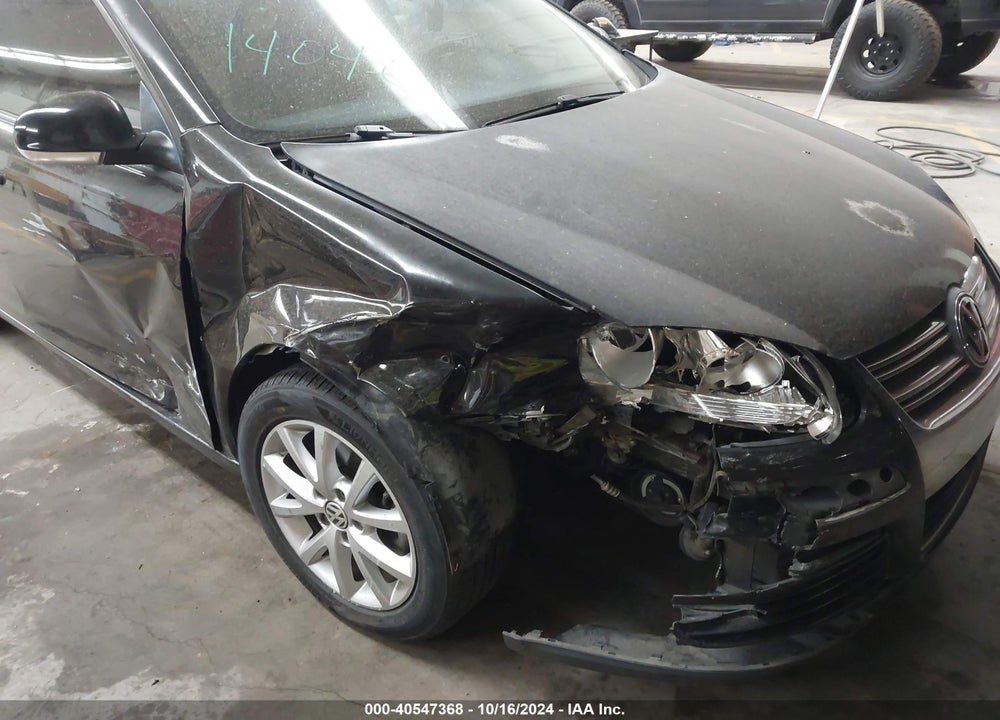2010 VOLKSWAGEN JETTA LIMITED EDITION VIN: 3VWRX7AJ7AM158656