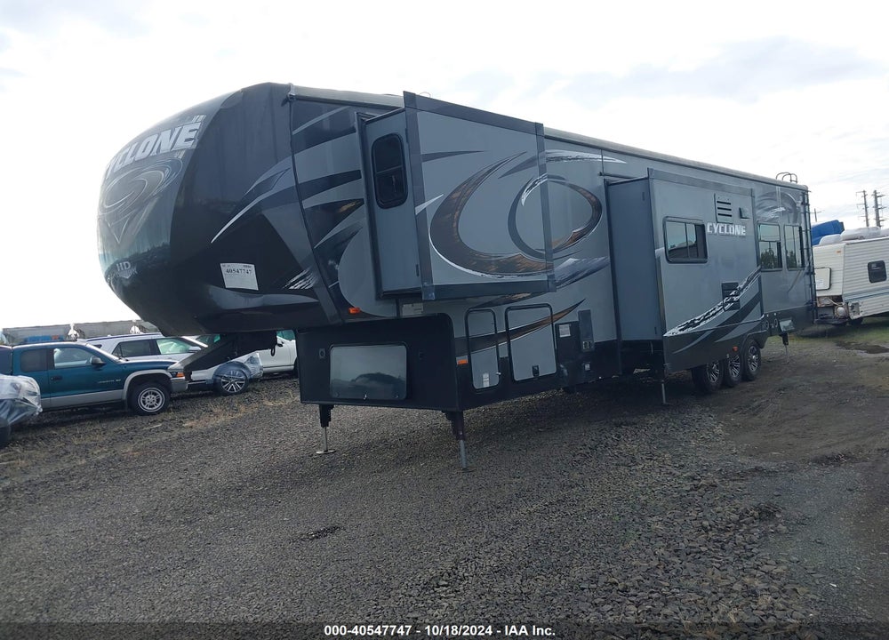 2015 HEARTLAND CYCLONE 3800 VIN: 5SFCG4338FE282578