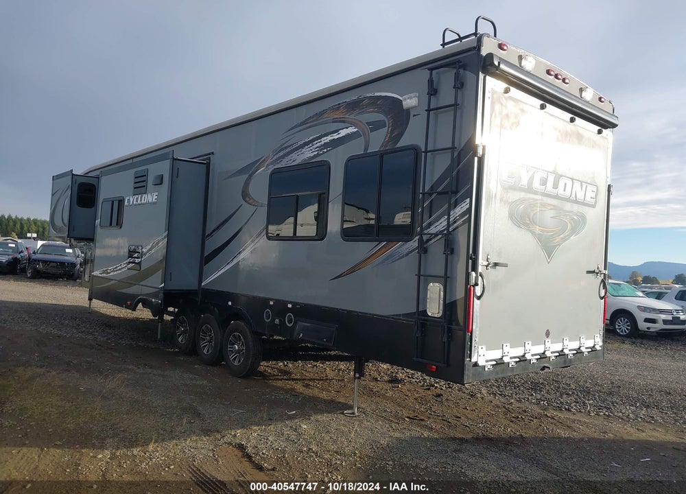2015 HEARTLAND CYCLONE 3800 VIN: 5SFCG4338FE282578