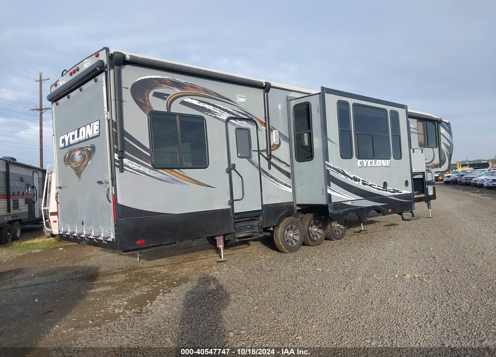 2015 HEARTLAND CYCLONE 3800 VIN: 5SFCG4338FE282578