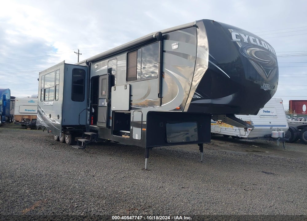 2015 HEARTLAND CYCLONE 3800 VIN: 5SFCG4338FE282578