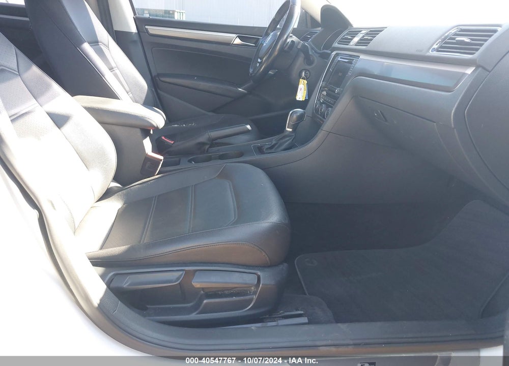 2017 VOLKSWAGEN PASSAT 1.8T R-LINE VIN: 1VWDT7A30HC084709