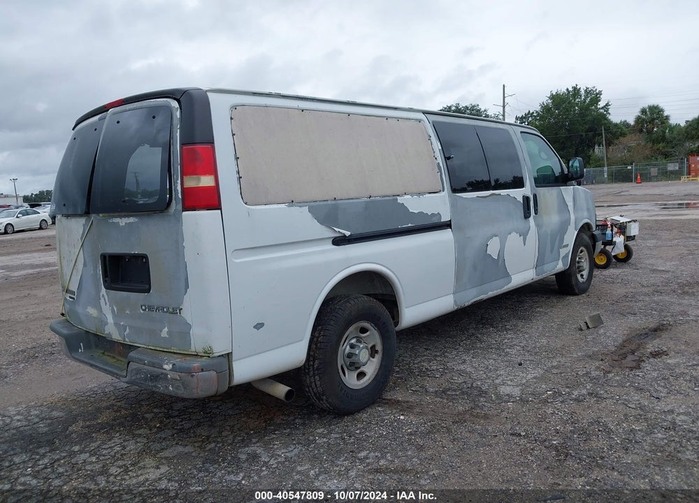 2005 CHEVROLET EXPRESS VIN: 1GAHG39U551260555