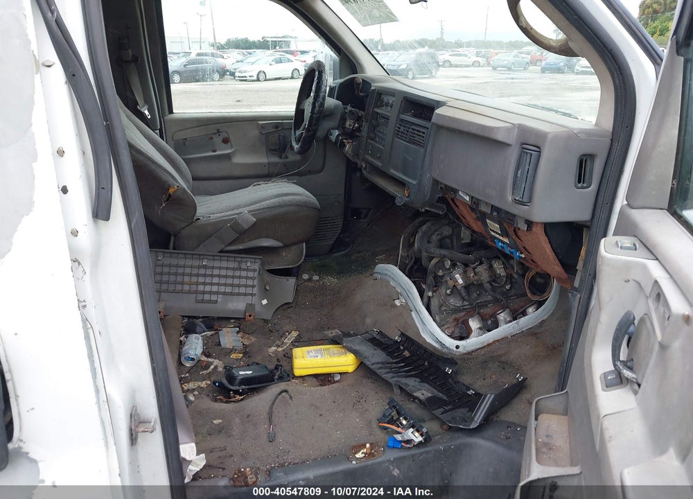 2005 CHEVROLET EXPRESS VIN: 1GAHG39U551260555